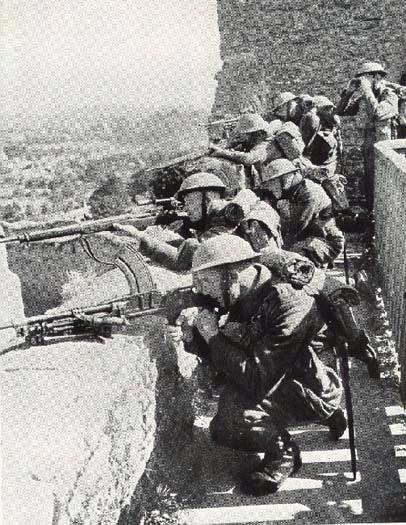 1786163313502_guns_castle.jpg